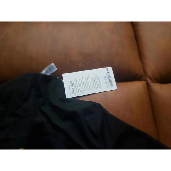 Lululemon - Picture 6 of 9